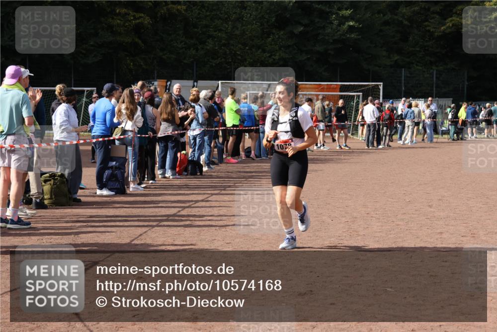 27.09.2026 - 35. Volkslauf durch das schöne Alstertal Strokosch-Dieckow http://msf.ph/oto/10574168 27.09.2026 12:27:24 Ziel 1078 meine-sportfotos.de