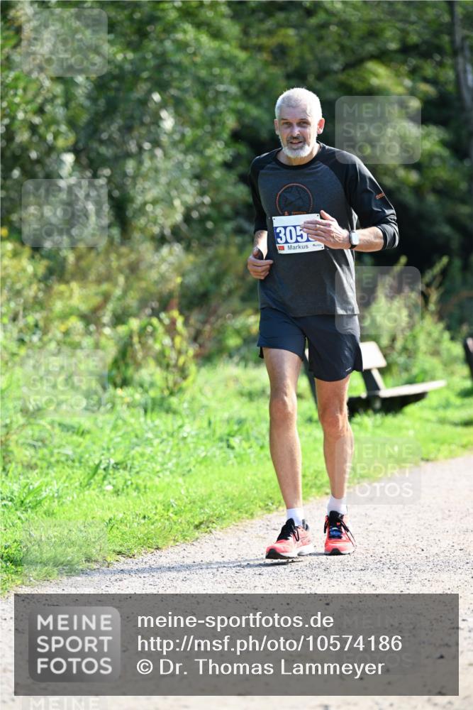 27.09.2026 - 35. Volkslauf durch das schöne Alstertal Dr. Thomas Lammeyer http://msf.ph/oto/10574186 27.09.2026 11:31:43 Laufen 305 meine-sportfotos.de