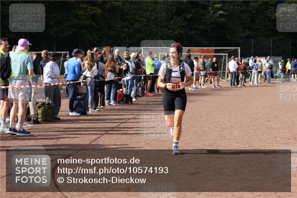 27.09.2026 - 35. Volkslauf durch das schöne Alstertal Strokosch-Dieckow http://msf.ph/oto/10574193 27.09.2026 12:27:24 Ziel 1078 meine-sportfotos.de