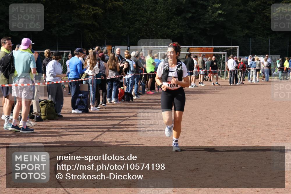 27.09.2026 - 35. Volkslauf durch das schöne Alstertal Strokosch-Dieckow http://msf.ph/oto/10574198 27.09.2026 12:27:24 Ziel 1078 meine-sportfotos.de