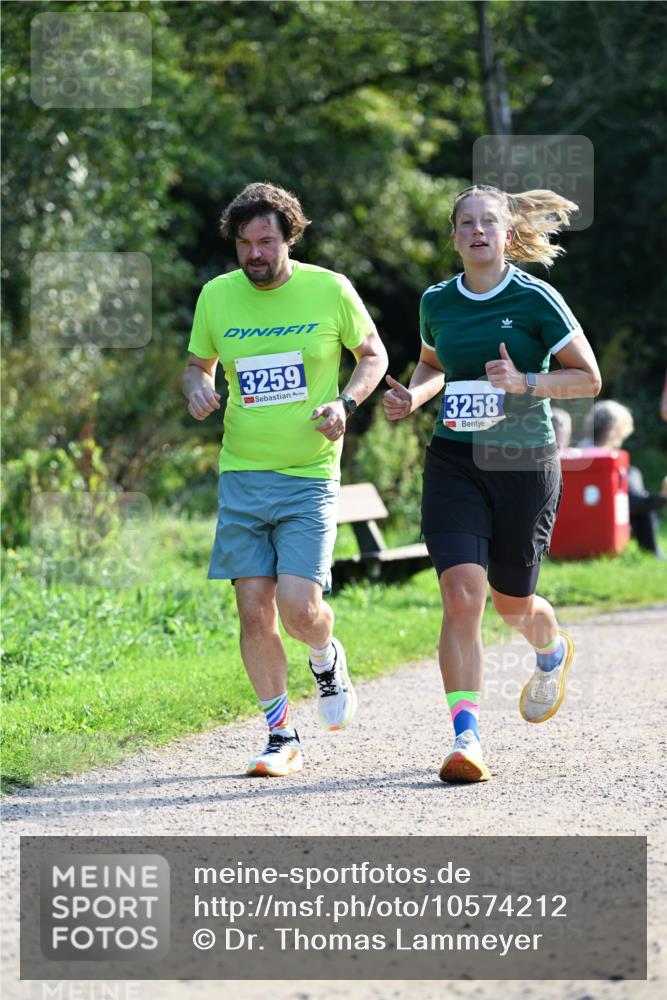27.09.2026 - 35. Volkslauf durch das schöne Alstertal Dr. Thomas Lammeyer http://msf.ph/oto/10574212 27.09.2026 11:31:48 Laufen 3259, 3258 meine-sportfotos.de