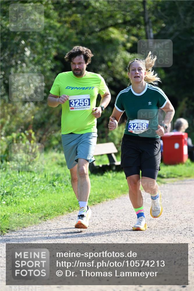 27.09.2026 - 35. Volkslauf durch das schöne Alstertal Dr. Thomas Lammeyer http://msf.ph/oto/10574213 27.09.2026 11:31:48 Laufen 3259, 3258 meine-sportfotos.de