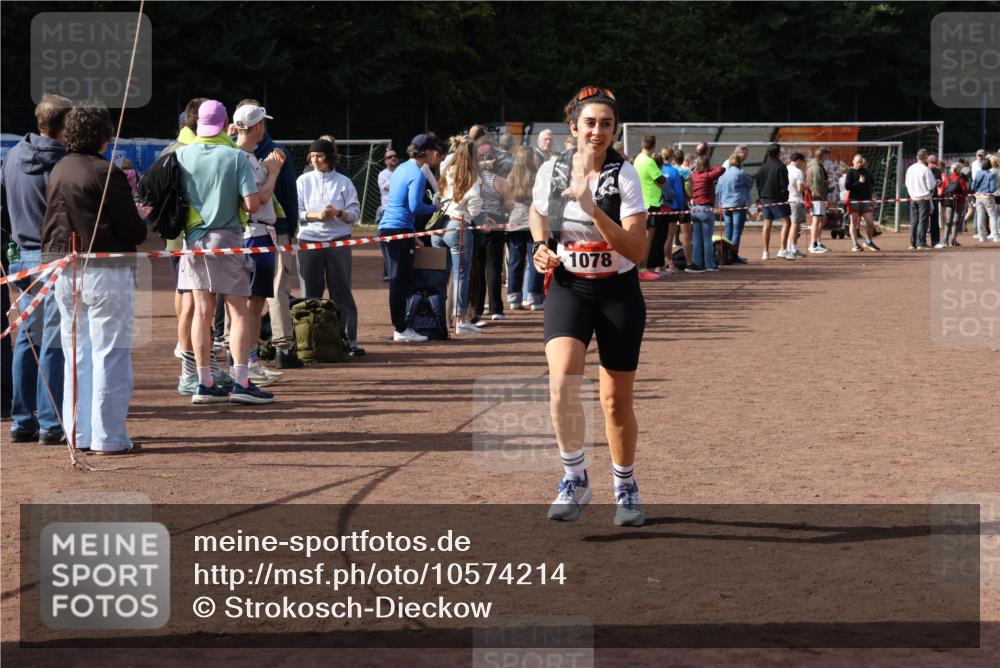 27.09.2026 - 35. Volkslauf durch das schöne Alstertal Strokosch-Dieckow http://msf.ph/oto/10574214 27.09.2026 12:27:25 Ziel 1078 meine-sportfotos.de