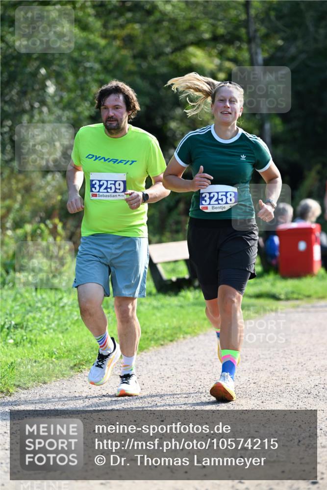 27.09.2026 - 35. Volkslauf durch das schöne Alstertal Dr. Thomas Lammeyer http://msf.ph/oto/10574215 27.09.2026 11:31:48 Laufen 3259, 3258 meine-sportfotos.de