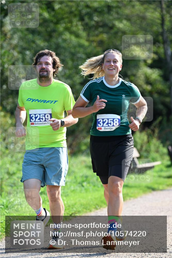 27.09.2026 - 35. Volkslauf durch das schöne Alstertal Dr. Thomas Lammeyer http://msf.ph/oto/10574220 27.09.2026 11:31:49 Laufen 3259, 3258 meine-sportfotos.de