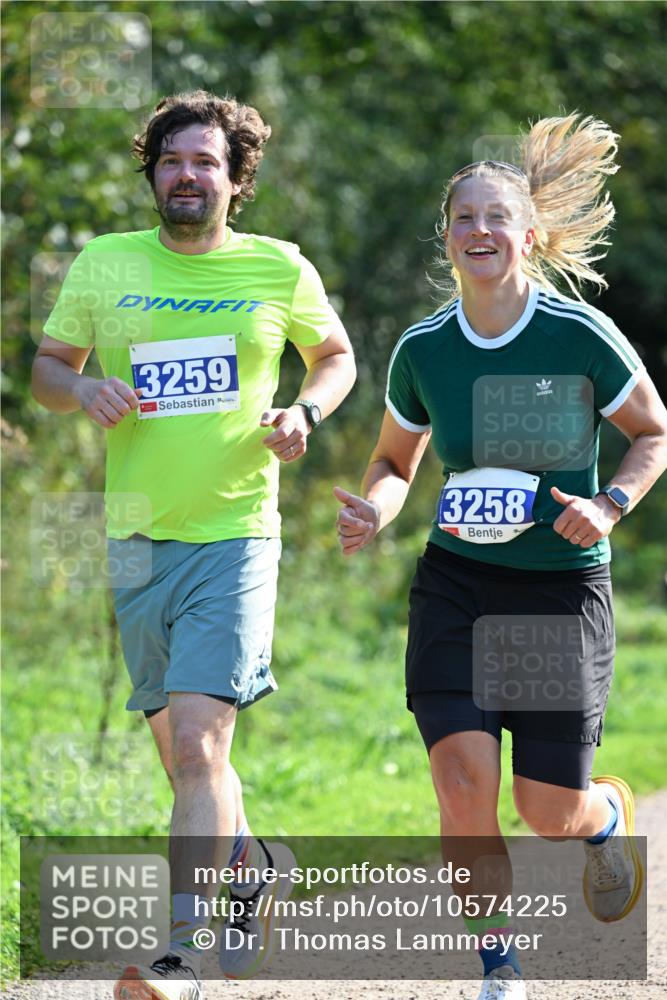 27.09.2026 - 35. Volkslauf durch das schöne Alstertal Dr. Thomas Lammeyer http://msf.ph/oto/10574225 27.09.2026 11:31:50 Laufen 3259, 3258 meine-sportfotos.de