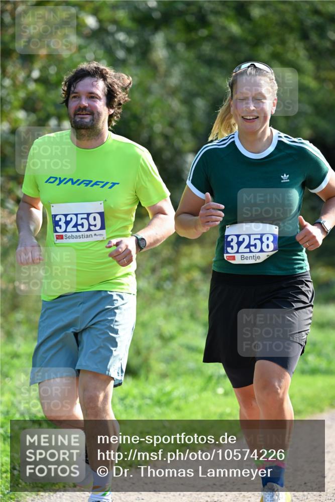 27.09.2026 - 35. Volkslauf durch das schöne Alstertal Dr. Thomas Lammeyer http://msf.ph/oto/10574226 27.09.2026 11:31:50 Laufen 3259, 3258 meine-sportfotos.de
