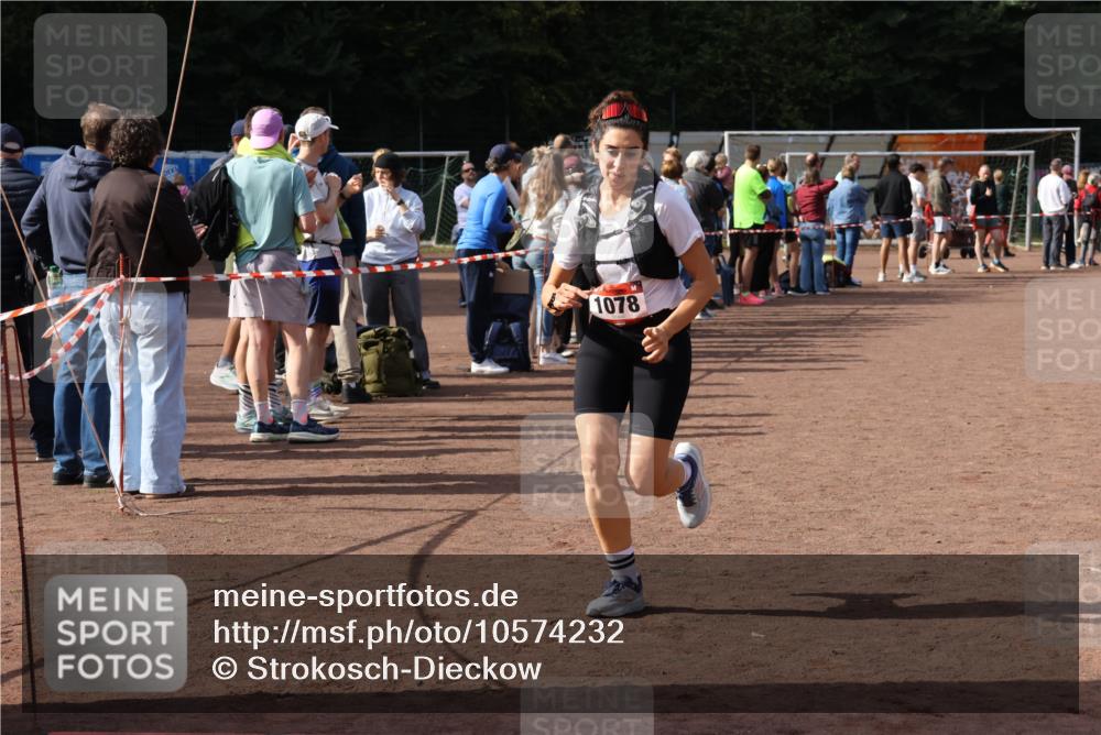 27.09.2026 - 35. Volkslauf durch das schöne Alstertal Strokosch-Dieckow http://msf.ph/oto/10574232 27.09.2026 12:27:25 Ziel 1078 meine-sportfotos.de
