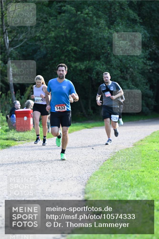 27.09.2026 - 35. Volkslauf durch das schöne Alstertal Dr. Thomas Lammeyer http://msf.ph/oto/10574333 27.09.2026 11:32:18 Laufen 3105, 1432, 3963 meine-sportfotos.de