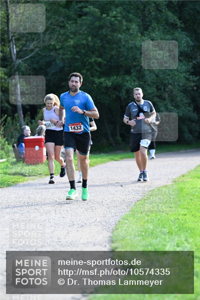 27.09.2026 - 35. Volkslauf durch das schöne Alstertal Dr. Thomas Lammeyer http://msf.ph/oto/10574335 27.09.2026 11:32:18 Laufen 3105, 1432, 3963 meine-sportfotos.de