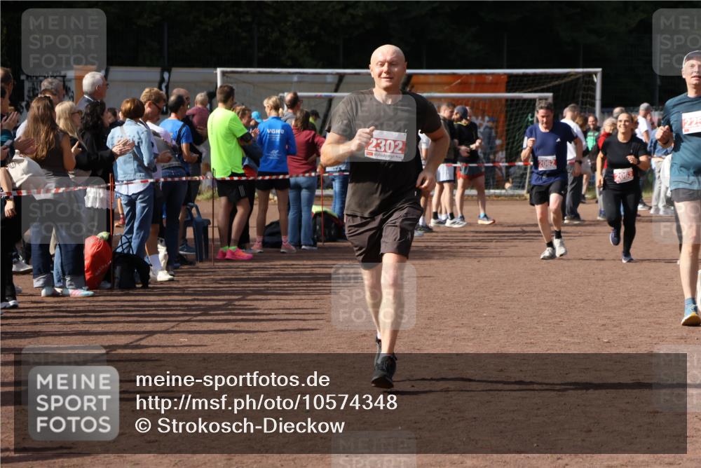 27.09.2026 - 35. Volkslauf durch das schöne Alstertal Strokosch-Dieckow http://msf.ph/oto/10574348 27.09.2026 12:28:11 Ziel 2018, 2062, 2063, 2258, 2302 meine-sportfotos.de