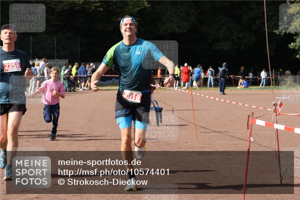 27.09.2026 - 35. Volkslauf durch das schöne Alstertal Strokosch-Dieckow http://msf.ph/oto/10574401 27.09.2026 12:28:14 Ziel 2018, 2062, 2063, 2258, 2302 meine-sportfotos.de