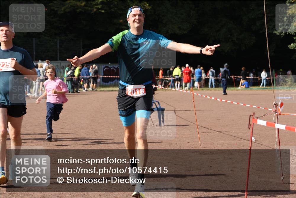 27.09.2026 - 35. Volkslauf durch das schöne Alstertal Strokosch-Dieckow http://msf.ph/oto/10574415 27.09.2026 12:28:15 Ziel 2018, 2062, 2063, 2258, 2302 meine-sportfotos.de