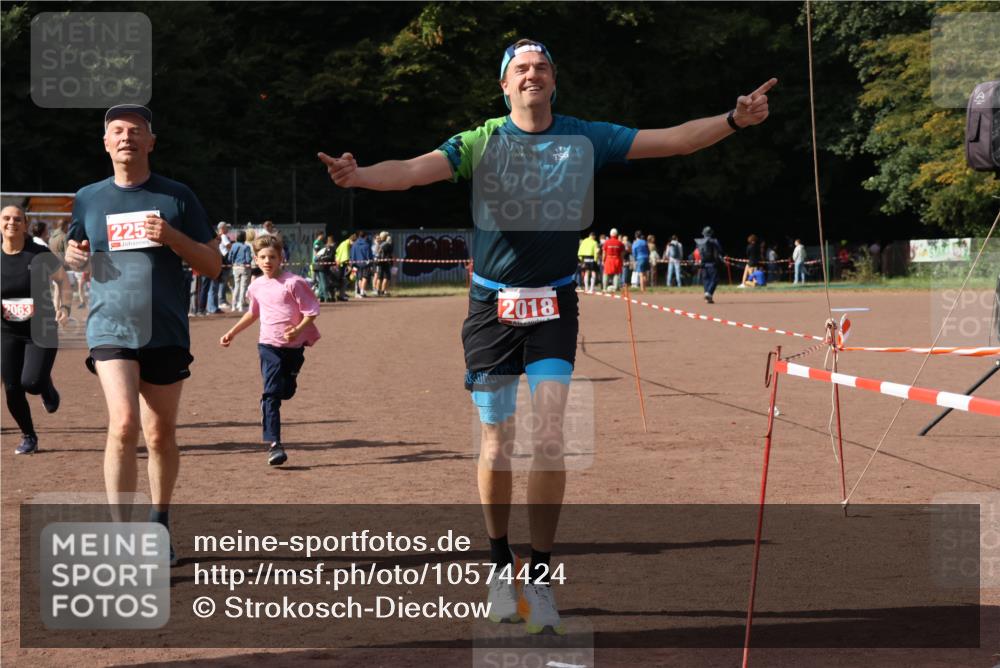 27.09.2026 - 35. Volkslauf durch das schöne Alstertal Strokosch-Dieckow http://msf.ph/oto/10574424 27.09.2026 12:28:15 Ziel 2018, 2062, 2063, 2258, 2302 meine-sportfotos.de