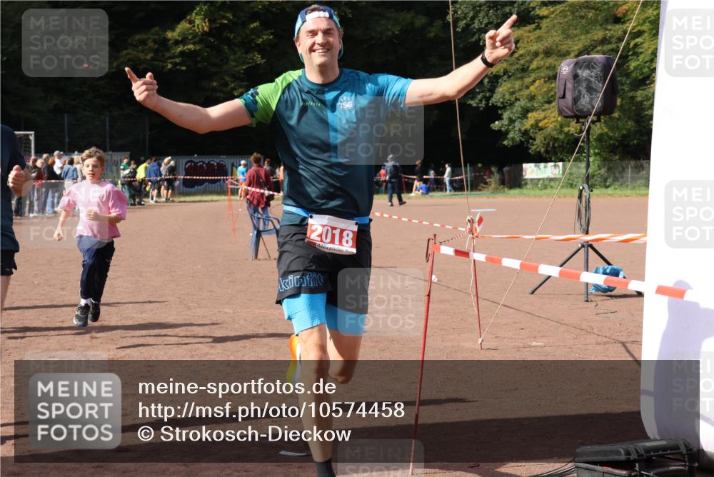 27.09.2026 - 35. Volkslauf durch das schöne Alstertal Strokosch-Dieckow http://msf.ph/oto/10574458 27.09.2026 12:28:16 Ziel 2018, 2062, 2063, 2258, 2302 meine-sportfotos.de