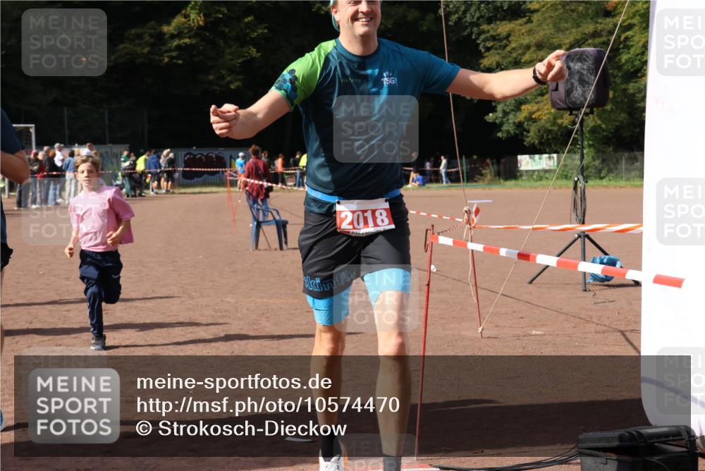 27.09.2026 - 35. Volkslauf durch das schöne Alstertal Strokosch-Dieckow http://msf.ph/oto/10574470 27.09.2026 12:28:16 Ziel 2018, 2062, 2063, 2258, 2302 meine-sportfotos.de