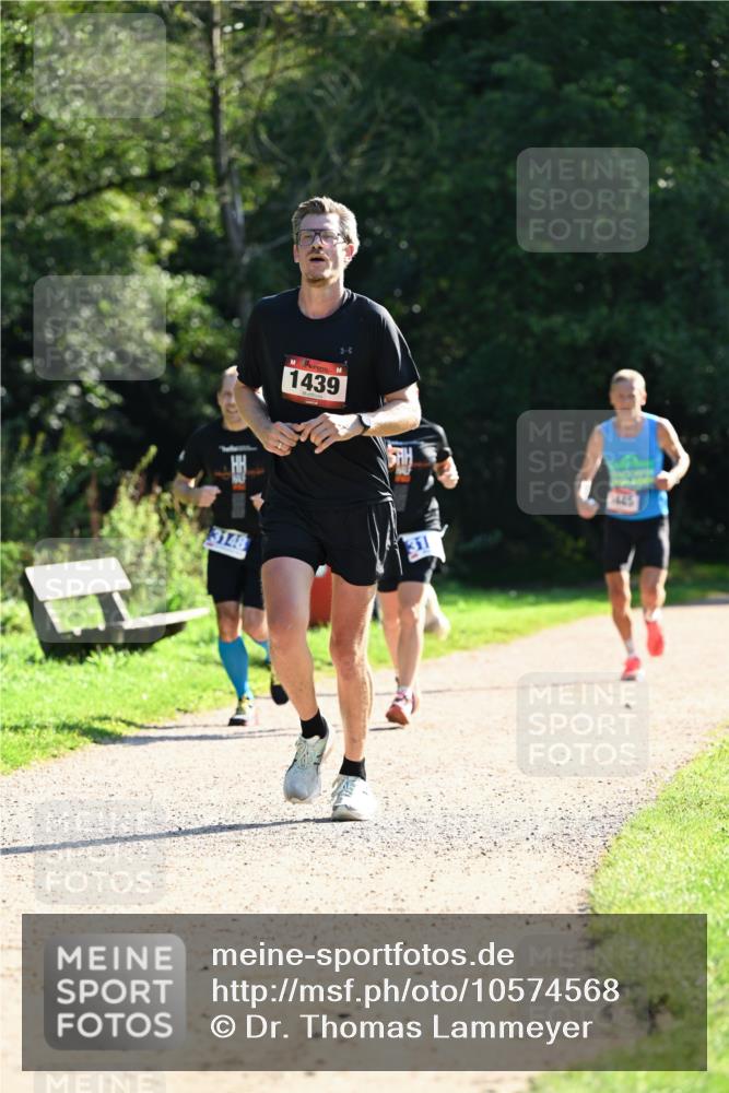 27.09.2026 - 35. Volkslauf durch das schöne Alstertal Dr. Thomas Lammeyer http://msf.ph/oto/10574568 27.09.2026 11:33:06 Laufen 3148, 1439, 1445 meine-sportfotos.de