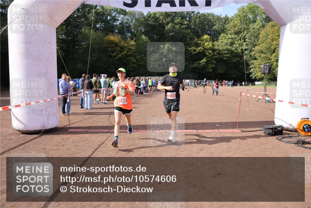 27.09.2026 - 35. Volkslauf durch das schöne Alstertal Strokosch-Dieckow http://msf.ph/oto/10574606 27.09.2026 12:28:47 Ziel 2169, 2170, 2360 meine-sportfotos.de