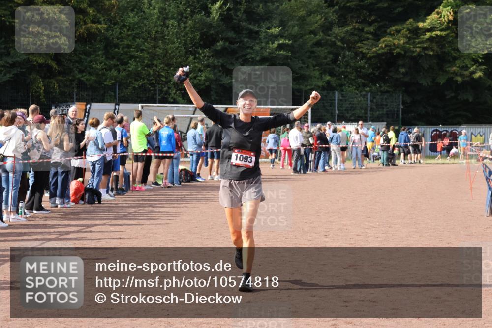 27.09.2026 - 35. Volkslauf durch das schöne Alstertal Strokosch-Dieckow http://msf.ph/oto/10574818 27.09.2026 12:29:03 Ziel 1093 meine-sportfotos.de