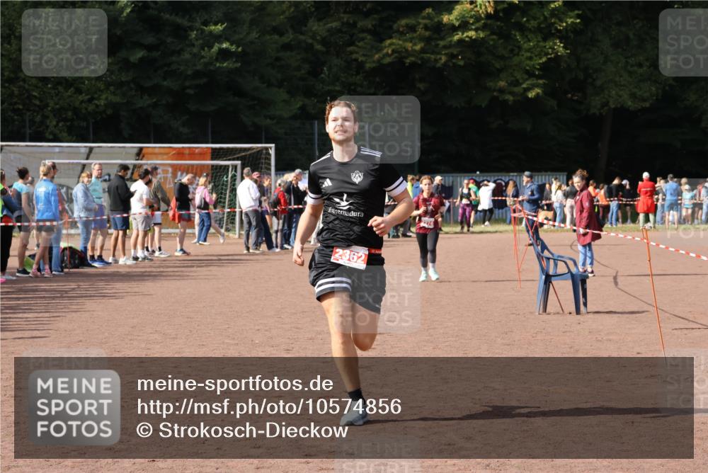 27.09.2026 - 35. Volkslauf durch das schöne Alstertal Strokosch-Dieckow http://msf.ph/oto/10574856 27.09.2026 12:29:15 Ziel 2274, 2362 meine-sportfotos.de