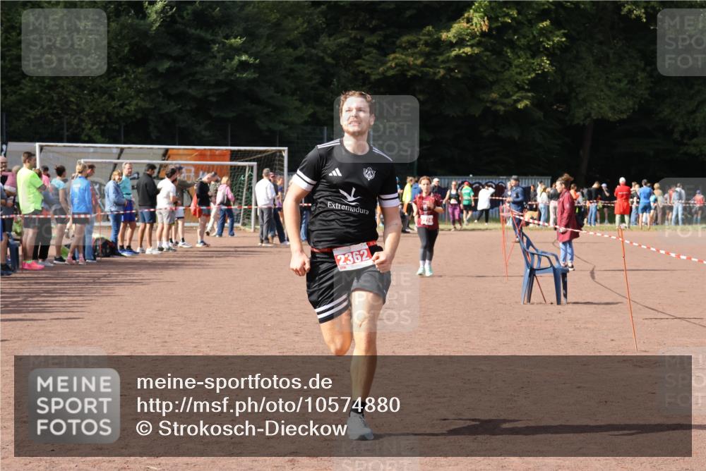 27.09.2026 - 35. Volkslauf durch das schöne Alstertal Strokosch-Dieckow http://msf.ph/oto/10574880 27.09.2026 12:29:16 Ziel 2274, 2362 meine-sportfotos.de