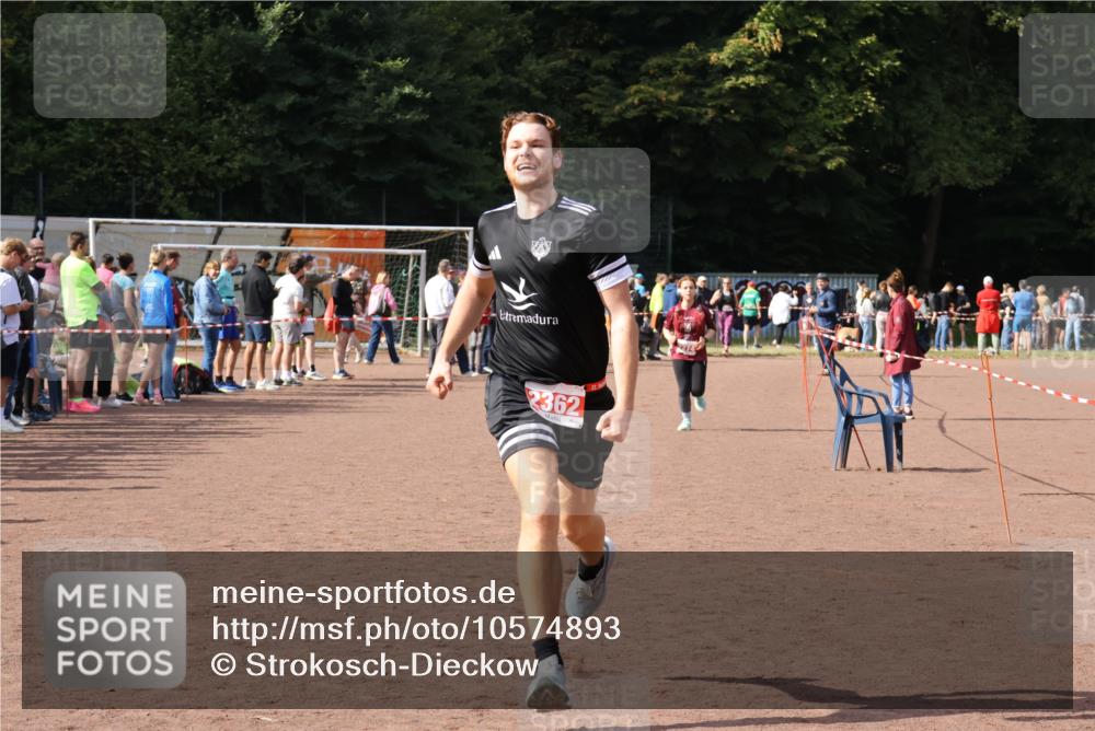 27.09.2026 - 35. Volkslauf durch das schöne Alstertal Strokosch-Dieckow http://msf.ph/oto/10574893 27.09.2026 12:29:16 Ziel 2274, 2362 meine-sportfotos.de