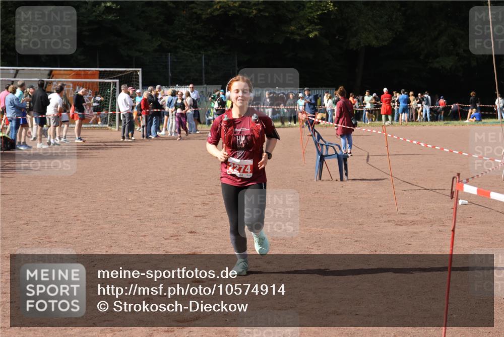 27.09.2026 - 35. Volkslauf durch das schöne Alstertal Strokosch-Dieckow http://msf.ph/oto/10574914 27.09.2026 12:29:22 Ziel 2274 meine-sportfotos.de