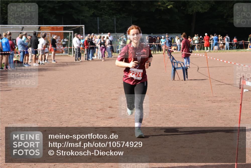 27.09.2026 - 35. Volkslauf durch das schöne Alstertal Strokosch-Dieckow http://msf.ph/oto/10574929 27.09.2026 12:29:22 Ziel 2274 meine-sportfotos.de