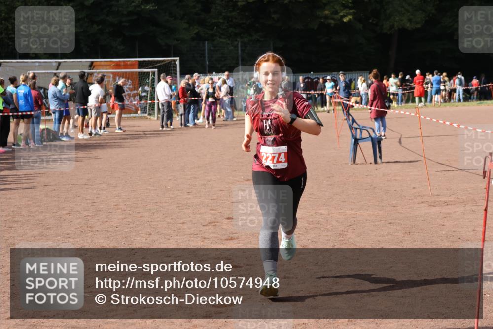 27.09.2026 - 35. Volkslauf durch das schöne Alstertal Strokosch-Dieckow http://msf.ph/oto/10574948 27.09.2026 12:29:22 Ziel 2274 meine-sportfotos.de