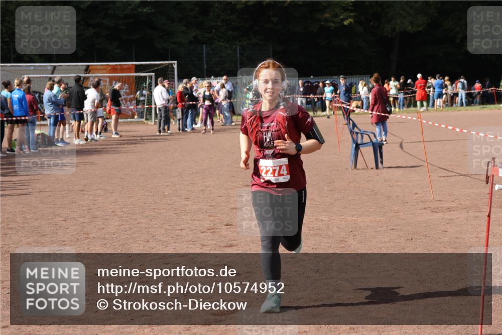 27.09.2026 - 35. Volkslauf durch das schöne Alstertal Strokosch-Dieckow http://msf.ph/oto/10574952 27.09.2026 12:29:22 Ziel 2274 meine-sportfotos.de