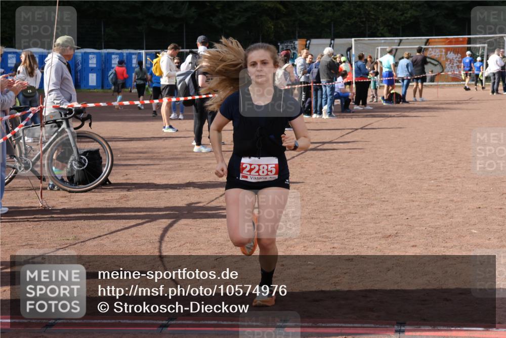 27.09.2026 - 35. Volkslauf durch das schöne Alstertal Strokosch-Dieckow http://msf.ph/oto/10574976 27.09.2026 12:33:41 Ziel 1066, 2285, 2465 meine-sportfotos.de