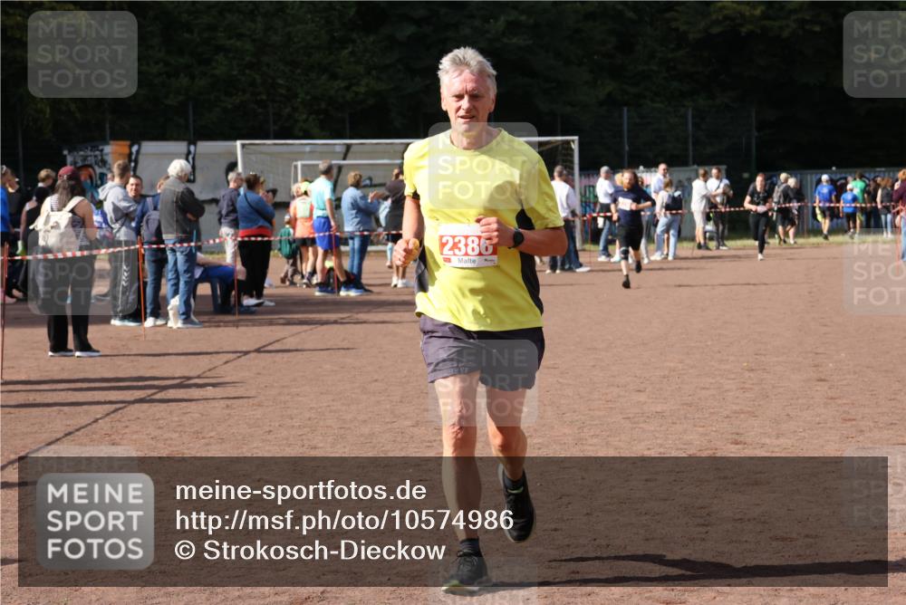 27.09.2026 - 35. Volkslauf durch das schöne Alstertal Strokosch-Dieckow http://msf.ph/oto/10574986 27.09.2026 12:34:02 Ziel 2236, 2386 meine-sportfotos.de