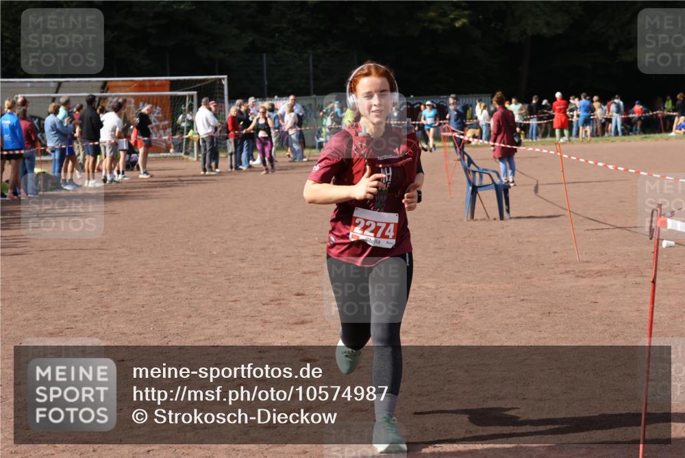 27.09.2026 - 35. Volkslauf durch das schöne Alstertal Strokosch-Dieckow http://msf.ph/oto/10574987 27.09.2026 12:29:22 Ziel 2274 meine-sportfotos.de