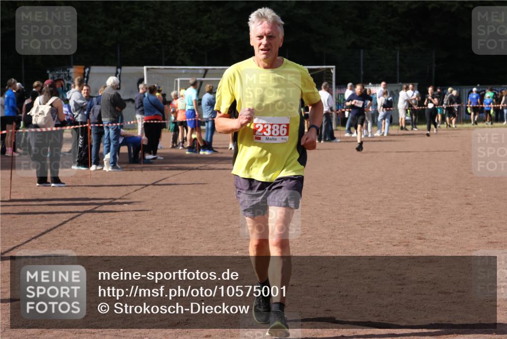 27.09.2026 - 35. Volkslauf durch das schöne Alstertal Strokosch-Dieckow http://msf.ph/oto/10575001 27.09.2026 12:34:02 Ziel 2236, 2386 meine-sportfotos.de