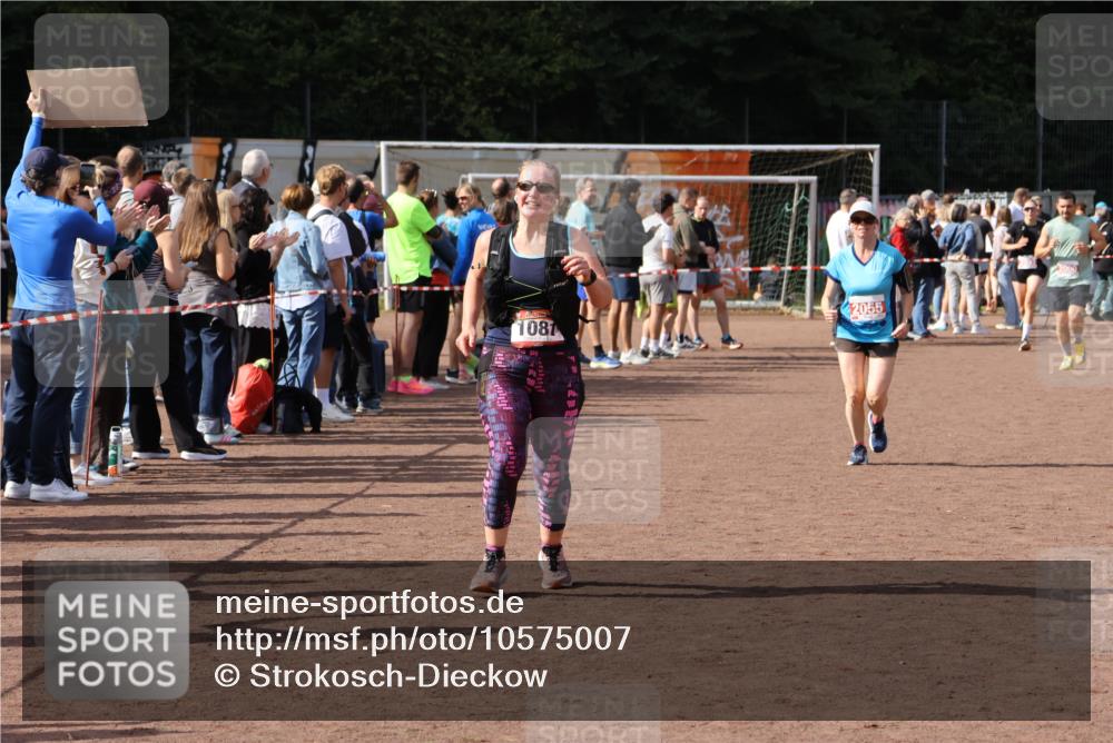 27.09.2026 - 35. Volkslauf durch das schöne Alstertal Strokosch-Dieckow http://msf.ph/oto/10575007 27.09.2026 12:29:34 Ziel 1081, 2055 meine-sportfotos.de