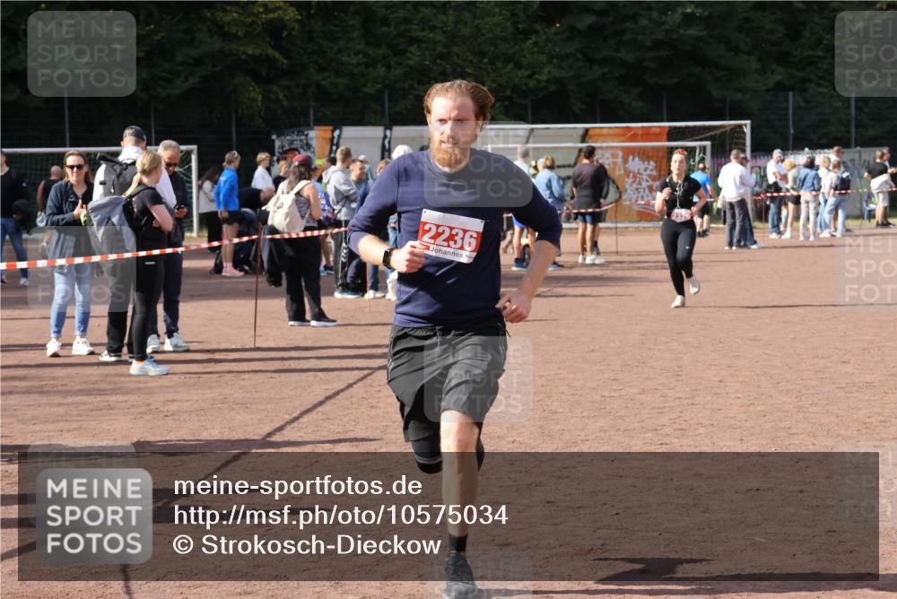 27.09.2026 - 35. Volkslauf durch das schöne Alstertal Strokosch-Dieckow http://msf.ph/oto/10575034 27.09.2026 12:34:10 Ziel 2236, 2329 meine-sportfotos.de