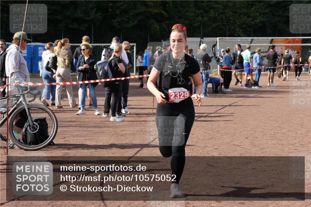 27.09.2026 - 35. Volkslauf durch das schöne Alstertal Strokosch-Dieckow http://msf.ph/oto/10575052 27.09.2026 12:34:16 Ziel 2329 meine-sportfotos.de
