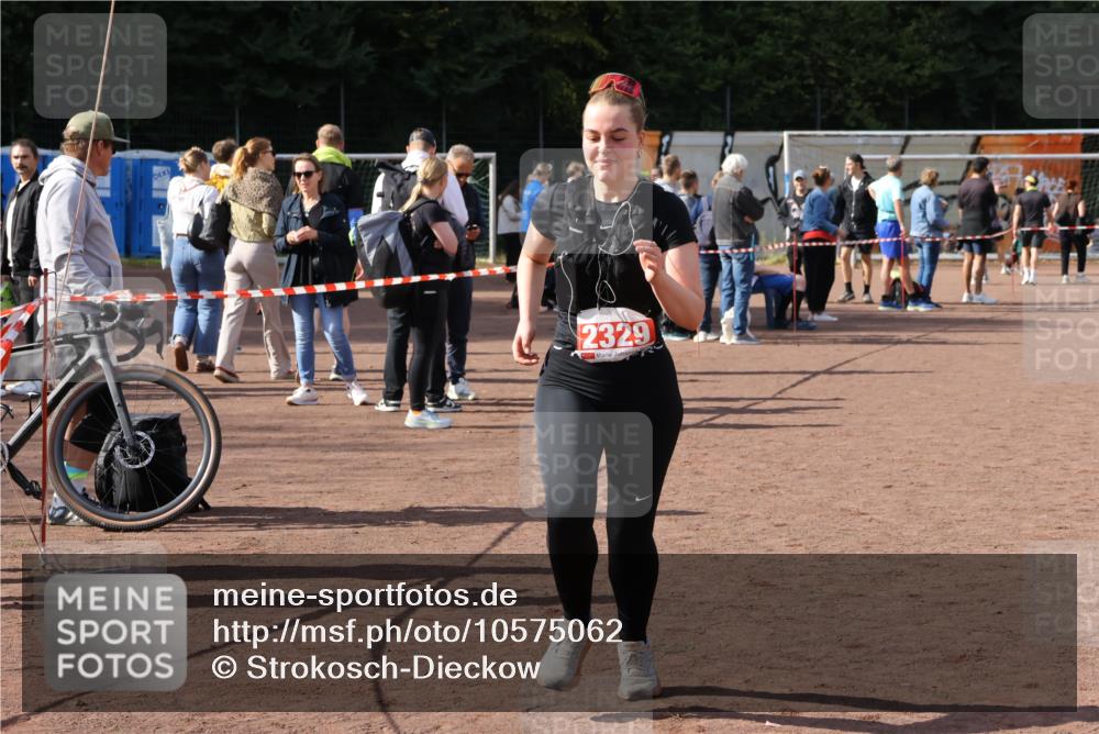 27.09.2026 - 35. Volkslauf durch das schöne Alstertal Strokosch-Dieckow http://msf.ph/oto/10575062 27.09.2026 12:34:16 Ziel 2329 meine-sportfotos.de