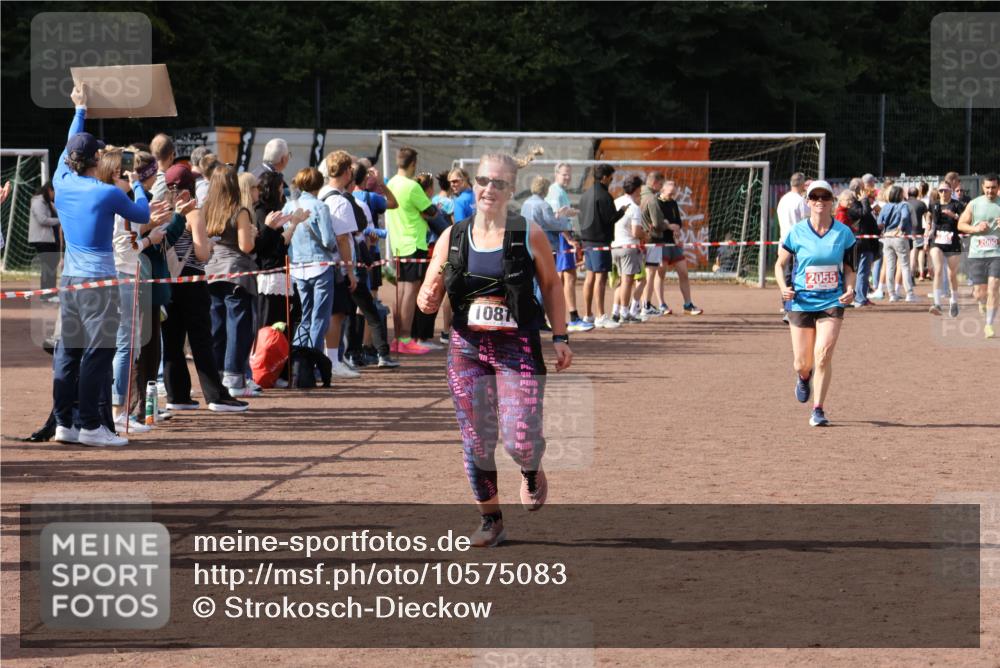 27.09.2026 - 35. Volkslauf durch das schöne Alstertal Strokosch-Dieckow http://msf.ph/oto/10575083 27.09.2026 12:29:34 Ziel 1081, 2055 meine-sportfotos.de