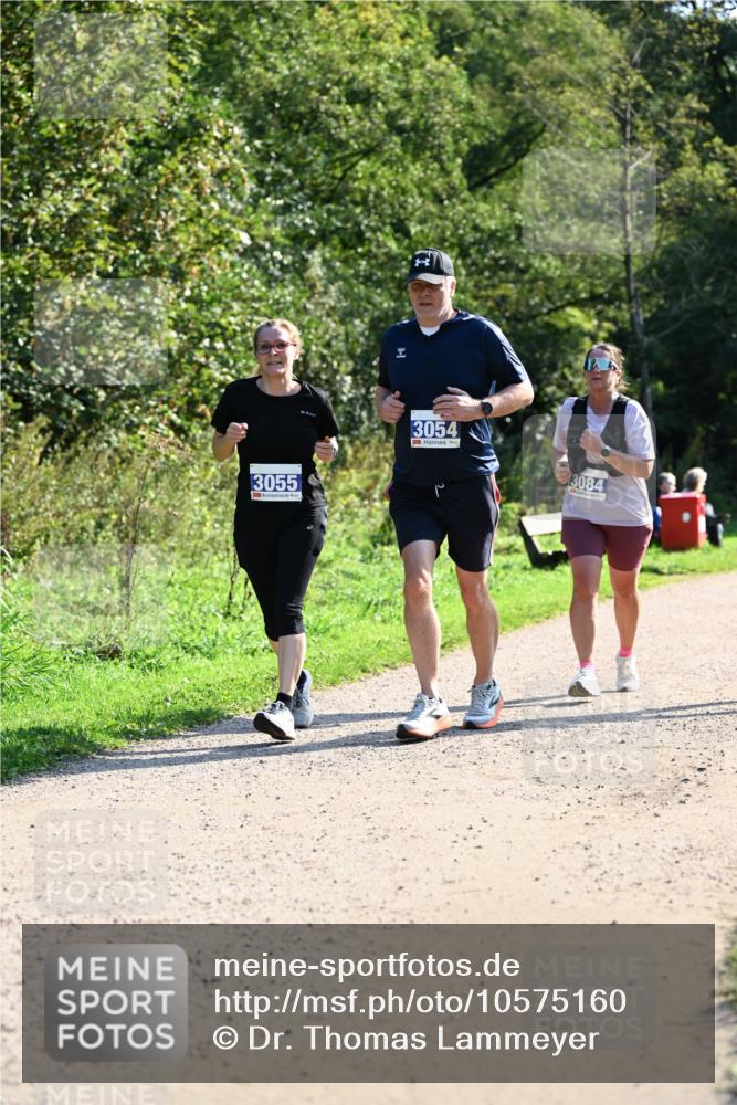 27.09.2026 - 35. Volkslauf durch das schöne Alstertal Dr. Thomas Lammeyer http://msf.ph/oto/10575160 27.09.2026 11:36:16 Laufen 3055, 3054, 3084 meine-sportfotos.de