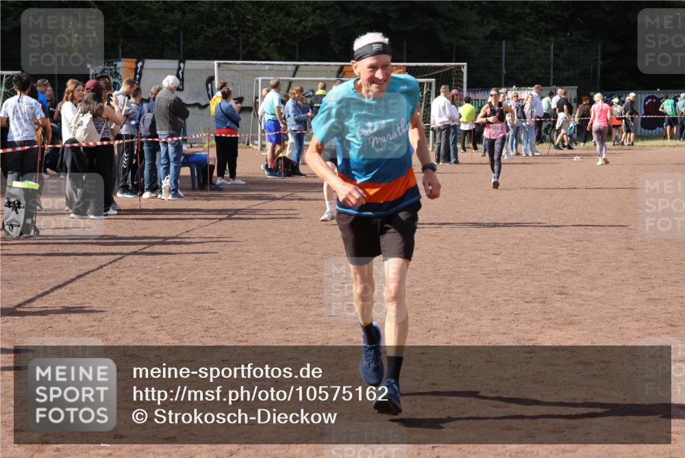27.09.2026 - 35. Volkslauf durch das schöne Alstertal Strokosch-Dieckow http://msf.ph/oto/10575162 27.09.2026 12:34:42 Ziel 2029, 2252, 2263, 2389 meine-sportfotos.de