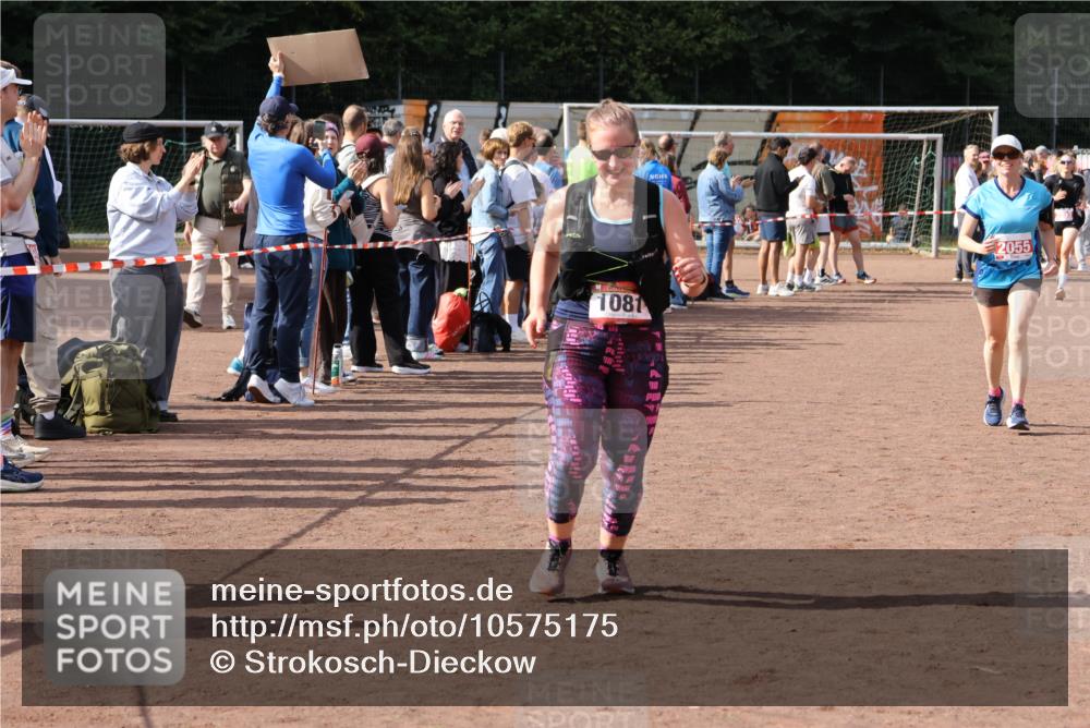 27.09.2026 - 35. Volkslauf durch das schöne Alstertal Strokosch-Dieckow http://msf.ph/oto/10575175 27.09.2026 12:29:35 Ziel 1081, 2055 meine-sportfotos.de