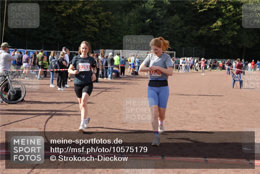 27.09.2026 - 35. Volkslauf durch das schöne Alstertal Strokosch-Dieckow http://msf.ph/oto/10575179 27.09.2026 12:34:47 Ziel 2029, 2252, 2263, 2389 meine-sportfotos.de