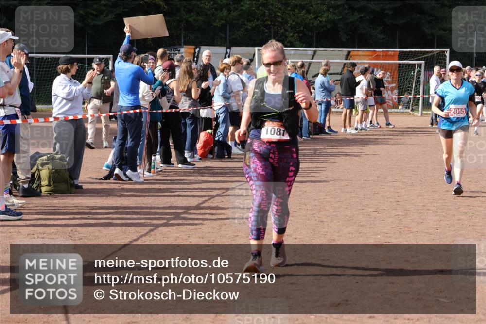 27.09.2026 - 35. Volkslauf durch das schöne Alstertal Strokosch-Dieckow http://msf.ph/oto/10575190 27.09.2026 12:29:35 Ziel 1081, 2055 meine-sportfotos.de