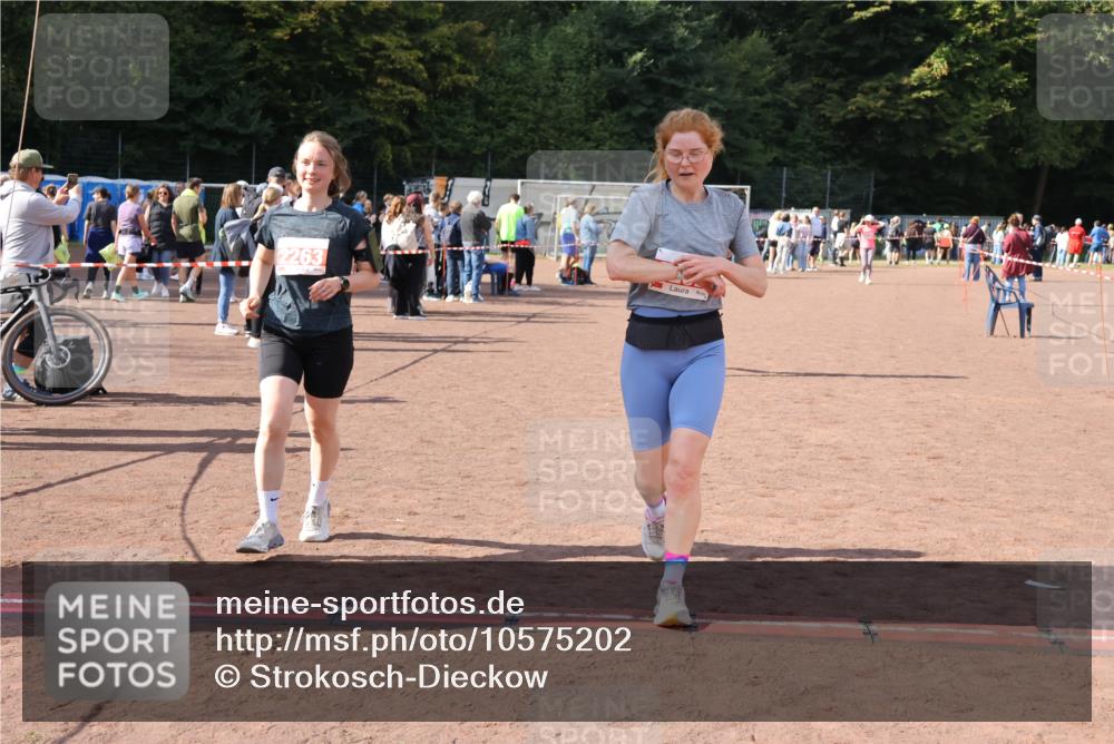 27.09.2026 - 35. Volkslauf durch das schöne Alstertal Strokosch-Dieckow http://msf.ph/oto/10575202 27.09.2026 12:34:47 Ziel 2029, 2252, 2263, 2389 meine-sportfotos.de