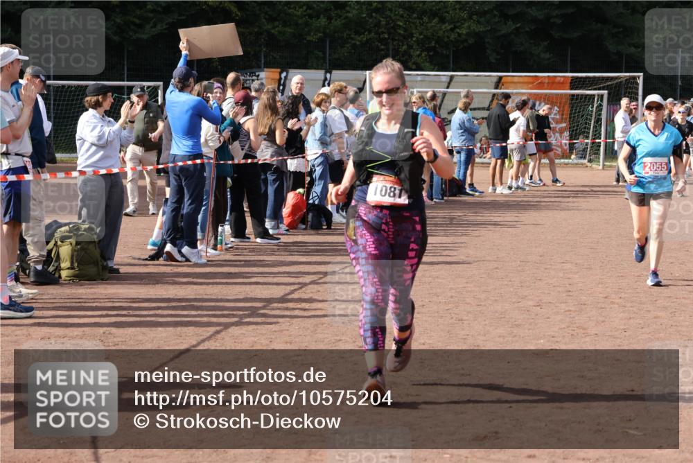 27.09.2026 - 35. Volkslauf durch das schöne Alstertal Strokosch-Dieckow http://msf.ph/oto/10575204 27.09.2026 12:29:35 Ziel 1081, 2055 meine-sportfotos.de