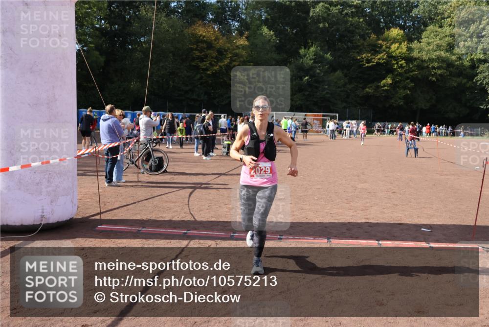 27.09.2026 - 35. Volkslauf durch das schöne Alstertal Strokosch-Dieckow http://msf.ph/oto/10575213 27.09.2026 12:34:51 Ziel 2029, 2030, 2252, 2263 meine-sportfotos.de
