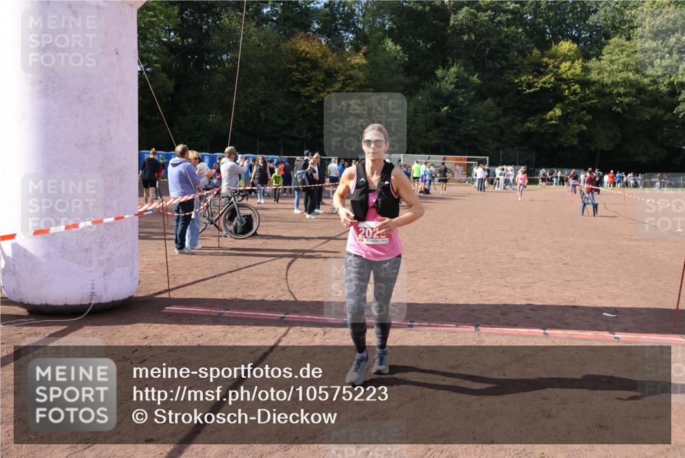 27.09.2026 - 35. Volkslauf durch das schöne Alstertal Strokosch-Dieckow http://msf.ph/oto/10575223 27.09.2026 12:34:51 Ziel 2029, 2030, 2252, 2263 meine-sportfotos.de