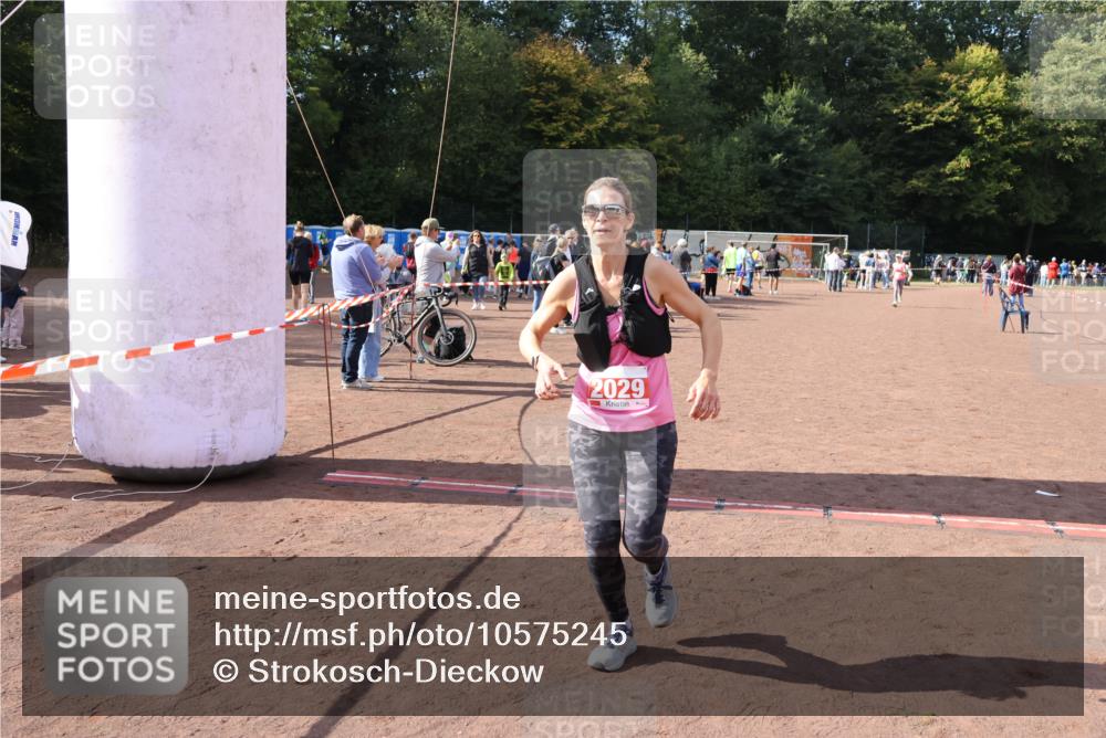 27.09.2026 - 35. Volkslauf durch das schöne Alstertal Strokosch-Dieckow http://msf.ph/oto/10575245 27.09.2026 12:34:51 Ziel 2029, 2030, 2252, 2263 meine-sportfotos.de