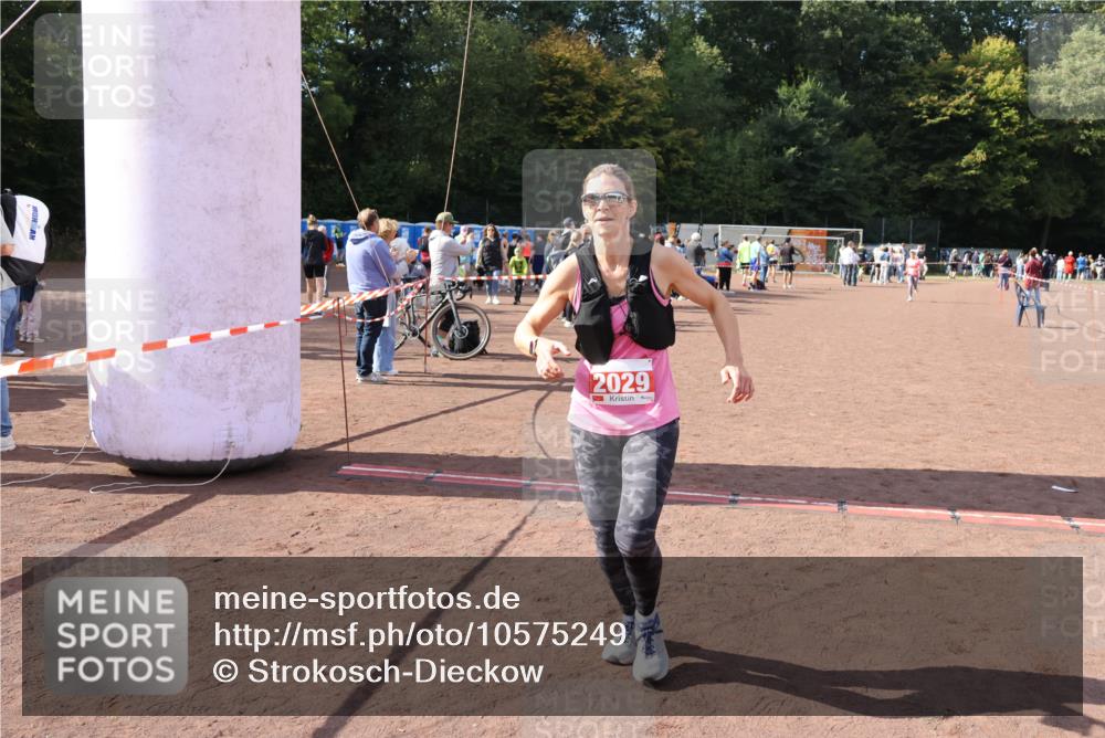 27.09.2026 - 35. Volkslauf durch das schöne Alstertal Strokosch-Dieckow http://msf.ph/oto/10575249 27.09.2026 12:34:51 Ziel 2029, 2030, 2252, 2263 meine-sportfotos.de